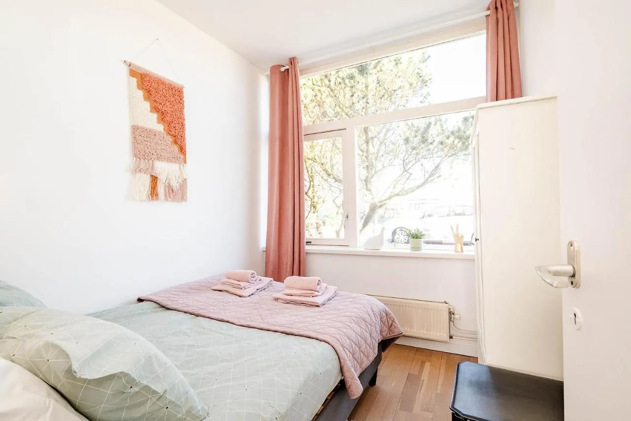 Amsterdam Beach Apartment 1, Private Garden Zandvoort